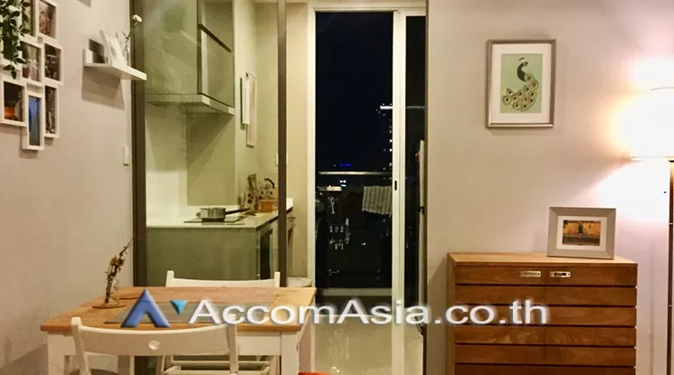 7  1 br Condominium For Rent in Silom ,Bangkok BTS Surasak at The Room Sathorn Pan Road AA23547