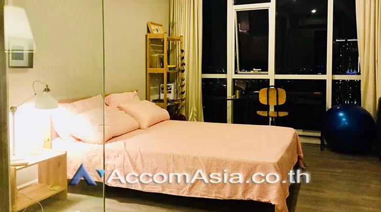 9  1 br Condominium For Rent in Silom ,Bangkok BTS Surasak at The Room Sathorn Pan Road AA23547