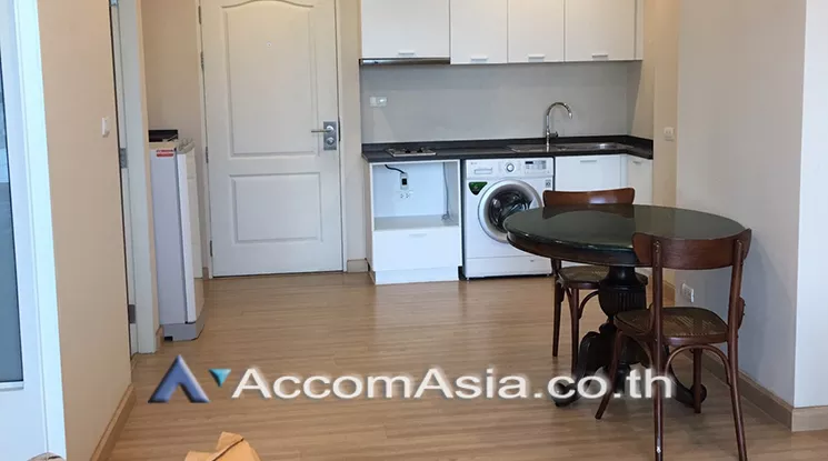 unit 1 Bedroom  Condominium For Rent in Charoen Nakhon, Bangkok  near BTS Krung Thon Buri (AA23591)