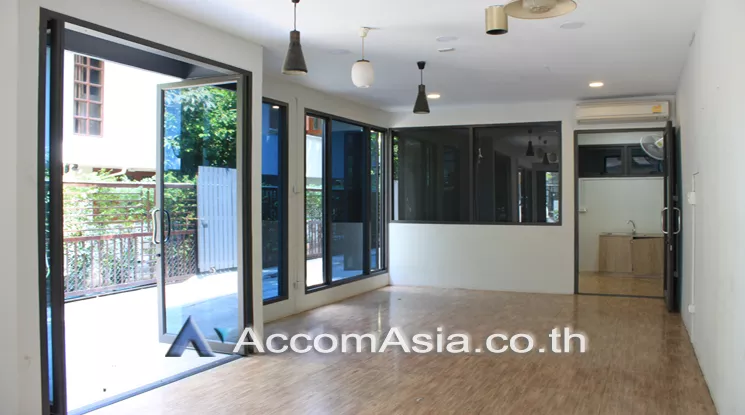unit Studio  Retail / showroom For Rent & Sale in Sukhumvit, Bangkok  near BTS Thong Lo (AA23599)
