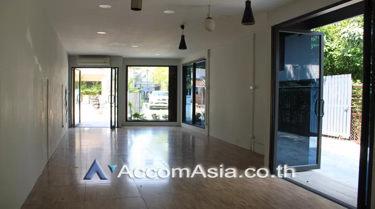 unit Studio  Retail / showroom For Rent & Sale in Sukhumvit, Bangkok  near BTS Thong Lo (AA23599)