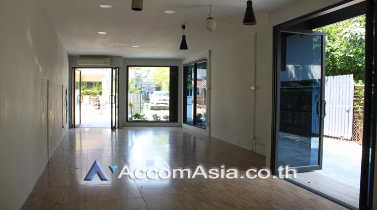  1  Retail / Showroom For Rent in sukhumvit ,Bangkok BTS Thong Lo AA23599