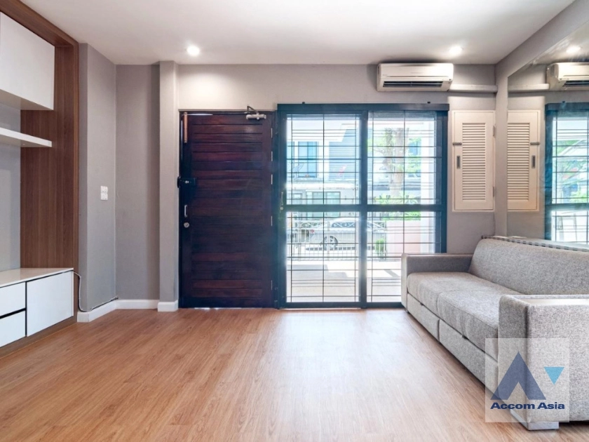 Corner Unit, Pet friendly | Areeya Mandarina 77 Townhouse  3 Bedroom for Sale & Rent BTS On Nut in Pattanakarn Bangkok