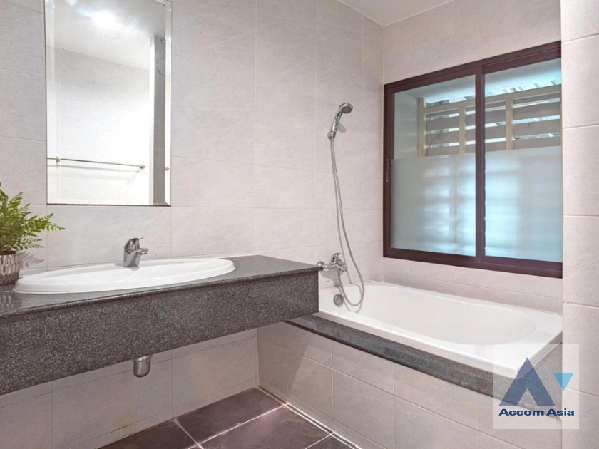 5  3 br Townhouse for rent and sale in Pattanakarn ,Bangkok BTS On Nut at Areeya Mandarina 77 AA23682