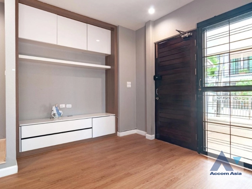 4  3 br Townhouse for rent and sale in Pattanakarn ,Bangkok BTS On Nut at Areeya Mandarina 77 AA23682