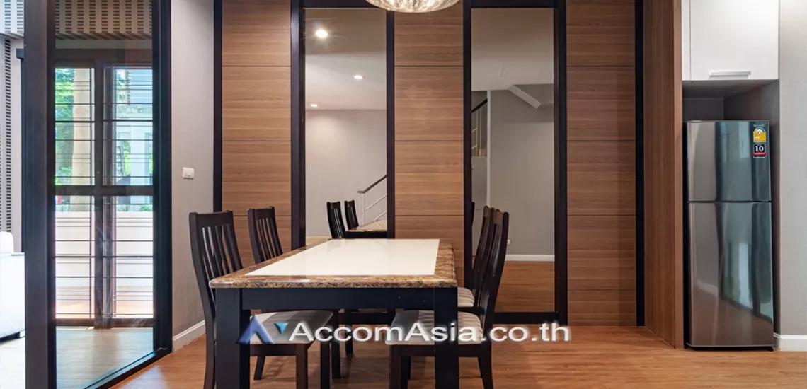 Corner Unit, Pet friendly |  3 Bedrooms  Townhouse For Rent & Sale in Pattanakarn, Bangkok  near BTS On Nut (AA23682)