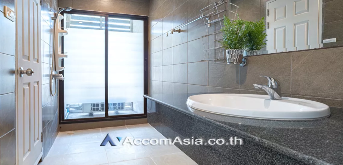 8  3 br Townhouse for rent and sale in Pattanakarn ,Bangkok BTS On Nut at Areeya Mandarina 77 AA23682