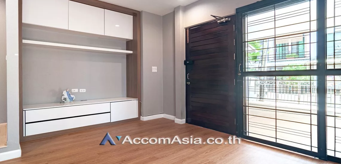 5  3 br Townhouse for rent and sale in Pattanakarn ,Bangkok BTS On Nut at Areeya Mandarina 77 AA23682
