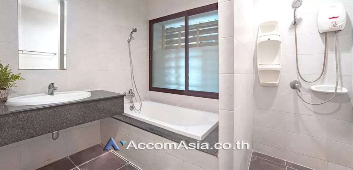 7  3 br Townhouse for rent and sale in Pattanakarn ,Bangkok BTS On Nut at Areeya Mandarina 77 AA23682