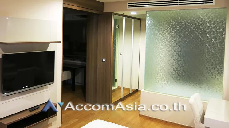unit 1 Bedroom  Condominium For Rent in Silom, Bangkok  near BTS Chong Nonsi (AA23693)