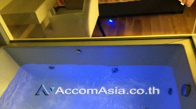 unit 1 Bedroom  Condominium For Rent in Silom, Bangkok  near BTS Chong Nonsi (AA23693)