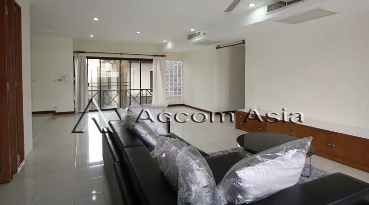unit 3 Bedrooms  Apartment For Rent in Sukhumvit, Bangkok  near BTS Phrom Phong (2017401)