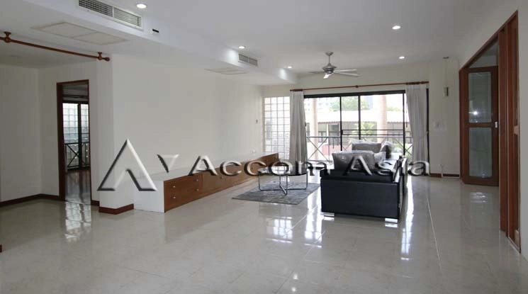 unit 3 Bedrooms  Apartment For Rent in Sukhumvit, Bangkok  near BTS Phrom Phong (2017401)