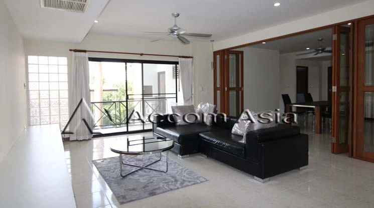 unit 3 Bedrooms  Apartment For Rent in Sukhumvit, Bangkok  near BTS Phrom Phong (2017401)