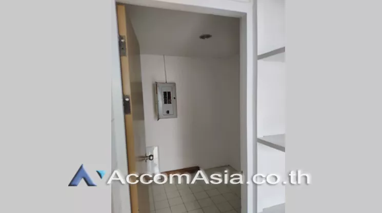 unit 3 Bedrooms  Condominium For Rent in Sukhumvit, Bangkok  near BTS Ekkamai (AA23716)