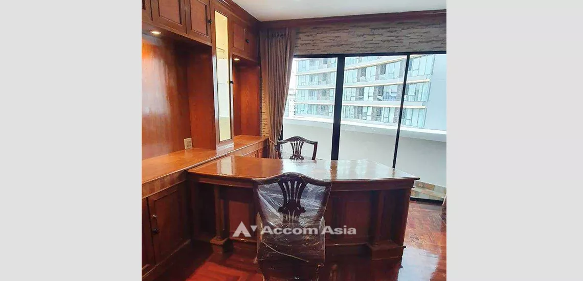 unit 3 Bedrooms  Condominium For Rent in Sukhumvit, Bangkok  near BTS Phrom Phong (23702)