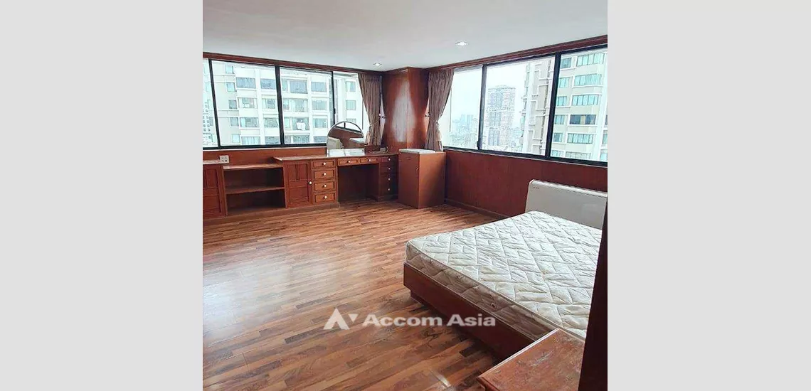 unit 3 Bedrooms  Condominium For Rent in Sukhumvit, Bangkok  near BTS Phrom Phong (23702)