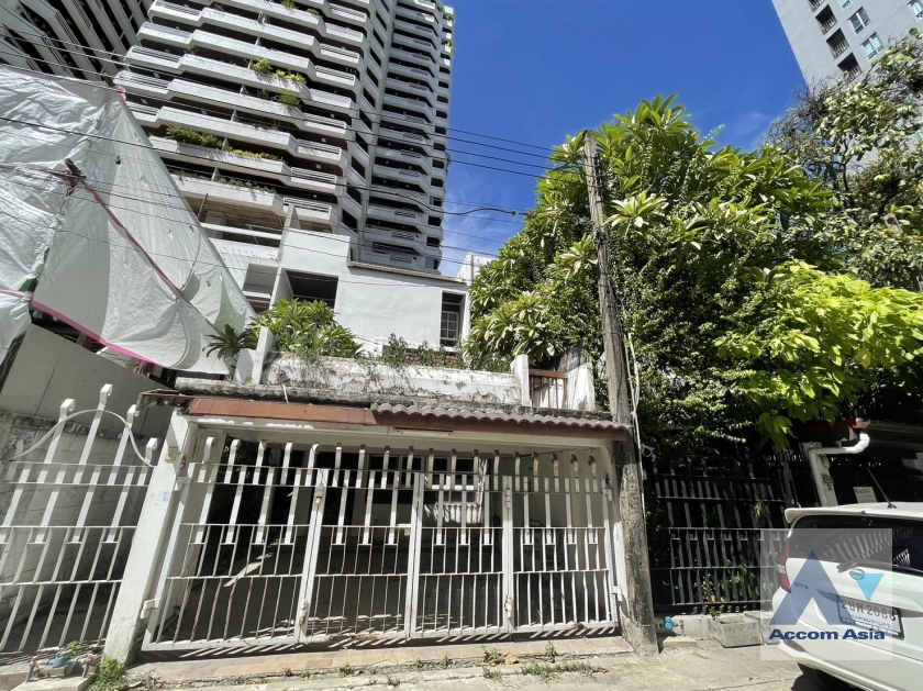  2  3 br Townhouse For Sale in Sukhumvit ,Bangkok BTS Phrom Phong AA23929