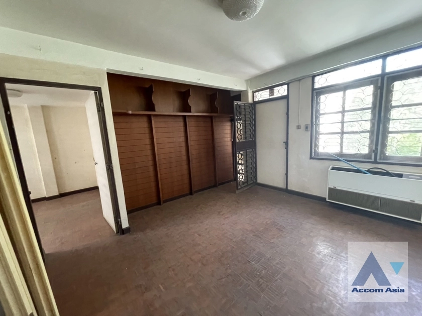 6  3 br Townhouse For Sale in Sukhumvit ,Bangkok BTS Phrom Phong AA23929