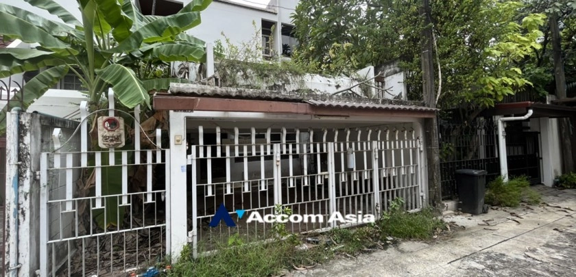 8  3 br Townhouse For Sale in Sukhumvit ,Bangkok BTS Phrom Phong AA23929