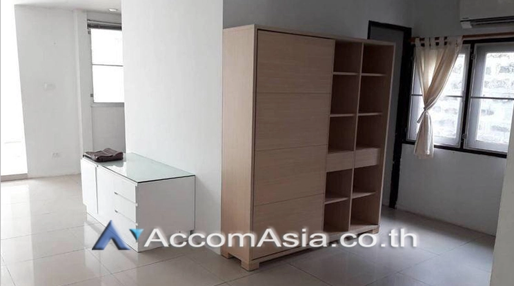 unit 3 Bedrooms  Townhouse For Rent & Sale in Sathorn, Bangkok  near BTS Surasak (AA23948)