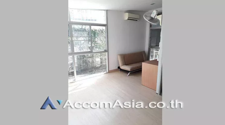  3 Bedrooms  House For Rent in Sathorn, Bangkok  near BTS Surasak (AA23948)
