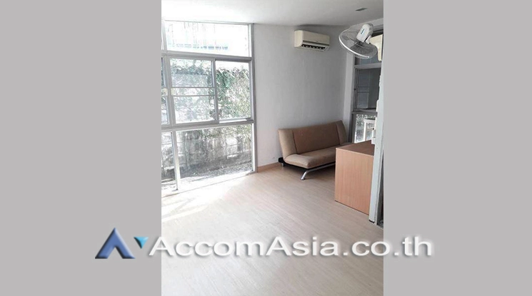 unit 3 Bedrooms  Townhouse For Rent & Sale in Sathorn, Bangkok  near BTS Surasak (AA23948)