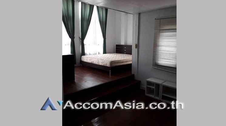 8  3 br Townhouse for rent and sale in Sathorn ,Bangkok BTS Surasak AA23948