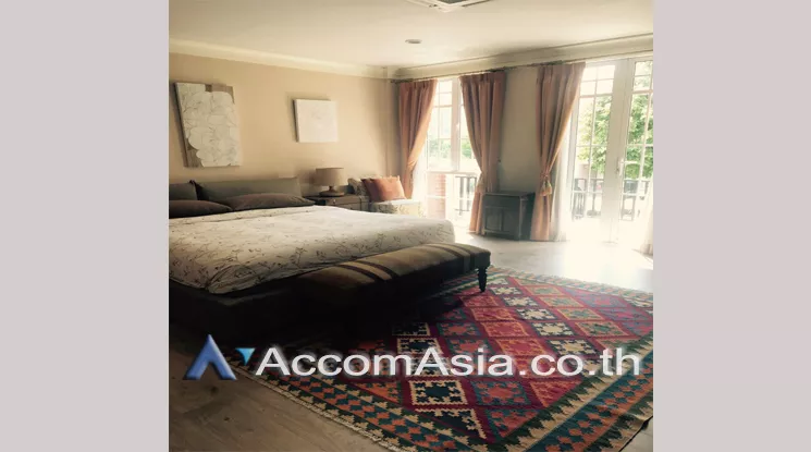  4 Bedrooms  Townhouse For Rent & Sale in Sukhumvit, Bangkok  near BTS On Nut (AA23955)