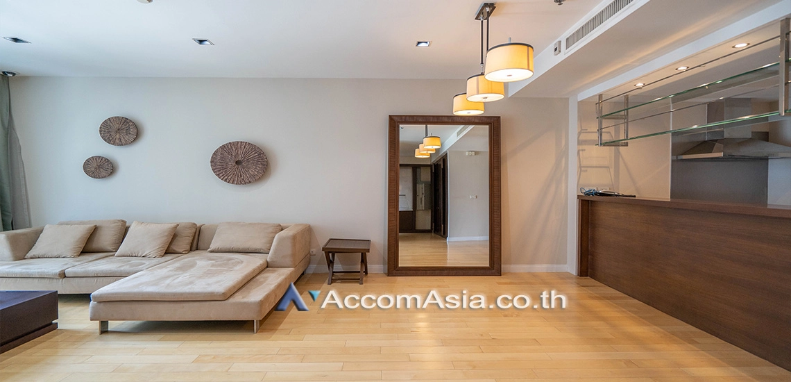  2 Bedrooms  Condominium For Rent in Ploenchit, Bangkok  near BTS Ploenchit (AA24064)