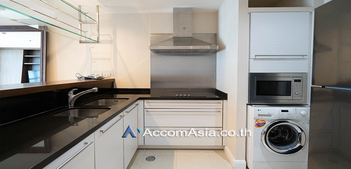  2 Bedrooms  Condominium For Rent in Ploenchit, Bangkok  near BTS Ploenchit (AA24064)
