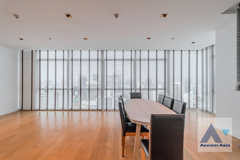 unit 4 Bedrooms  Condominium For Rent in Ploenchit, Bangkok  near BTS Ploenchit (AA24066)