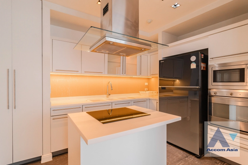 unit 4 Bedrooms  Condominium For Rent in Ploenchit, Bangkok  near BTS Ploenchit (AA24066)