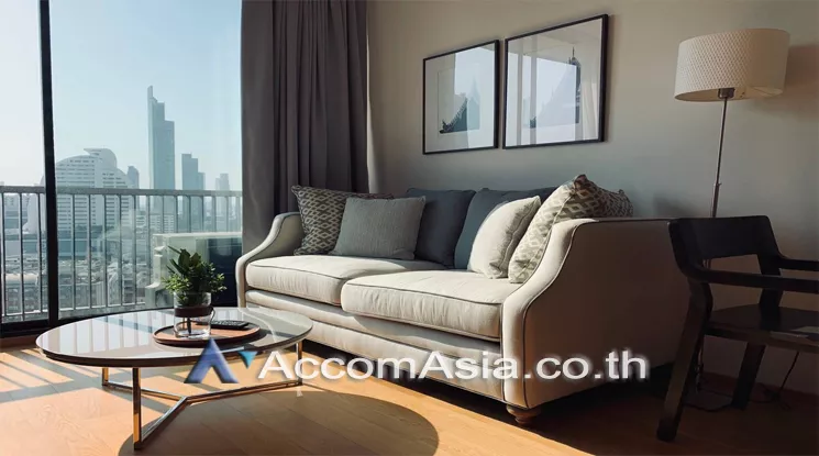  2 Bedrooms  Condominium For Rent in Silom, Bangkok  near BTS Surasak (AA24099)