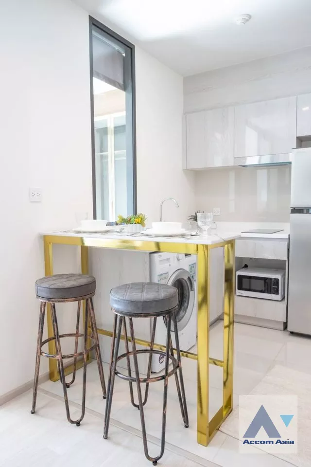 unit 1 Bedroom  Condominium For Rent in Ploenchit, Bangkok  near BTS Ploenchit (AA24104)