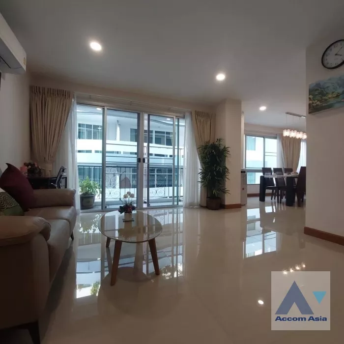 unit 3 Bedrooms  Apartment For Rent in Sukhumvit, Bangkok  near BTS Phrom Phong (AA24126)