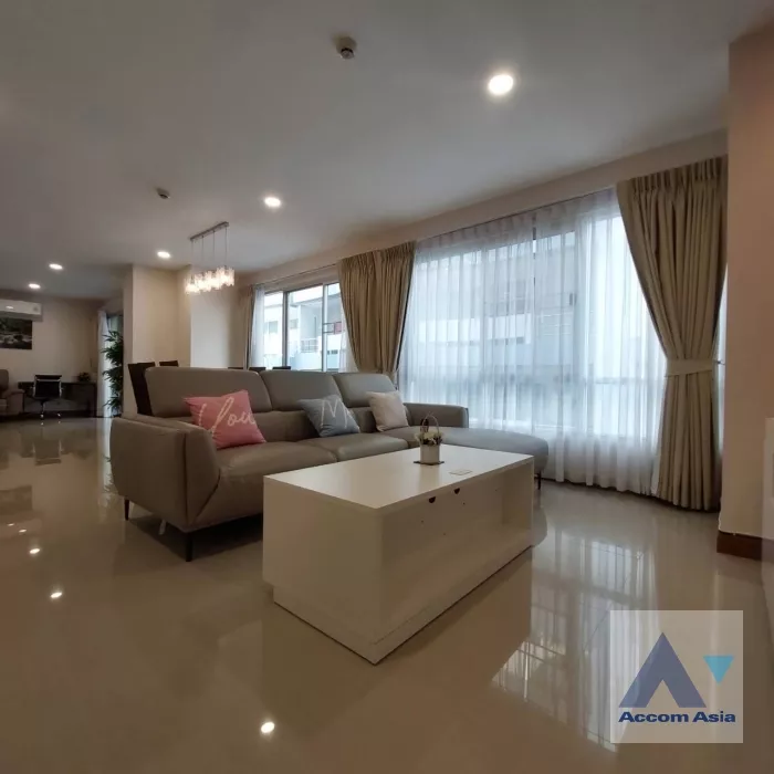 unit 3 Bedrooms  Apartment For Rent in Sukhumvit, Bangkok  near BTS Phrom Phong (AA24126)