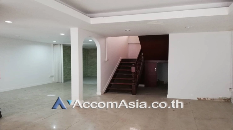 unitHome Office |  3 Bedrooms  Townhouse For Rent in Sukhumvit, Bangkok  near BTS Phrom Phong (AA24129)