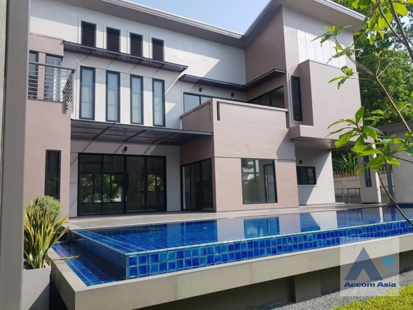 unit 4 Bedrooms  House For Rent in Sukhumvit, Bangkok  near BTS Phrom Phong (AA24155)