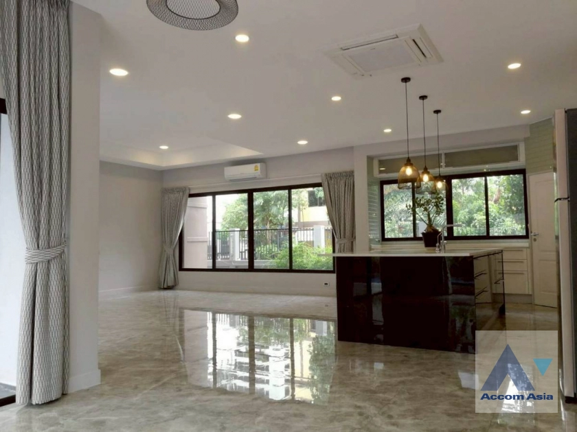 10  4 br House For Rent in Sukhumvit ,Bangkok BTS Phrom Phong AA24156