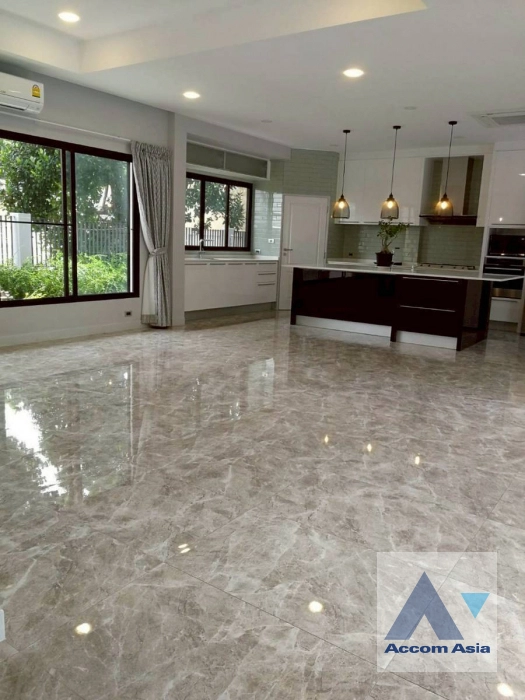 8  4 br House For Rent in Sukhumvit ,Bangkok BTS Phrom Phong AA24156