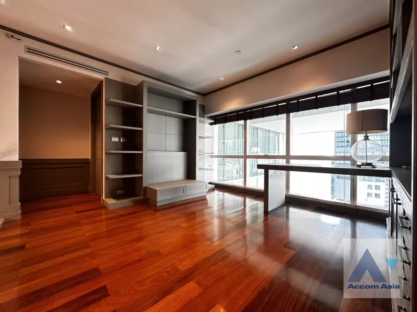 unitPrivate Swimming Pool, Duplex Condo, Pet friendly |  3 Bedrooms  Condominium For Rent & Sale in Sukhumvit, Bangkok  near BTS Phrom Phong (AA24166)