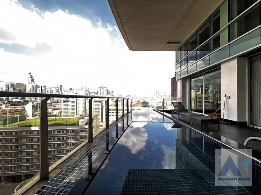 Private Swimming Pool, Duplex Condo, Pet friendly |  3 Bedrooms  Condominium For Rent & Sale in Sukhumvit, Bangkok  near BTS Phrom Phong (AA24166)