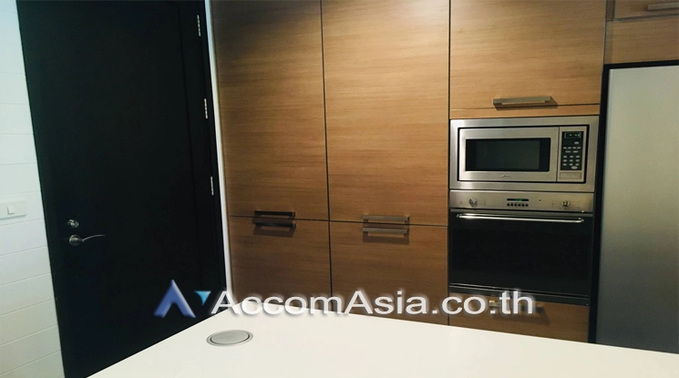 unit Bright condominium with city views and seamless layout in Sathorn (AA24169)