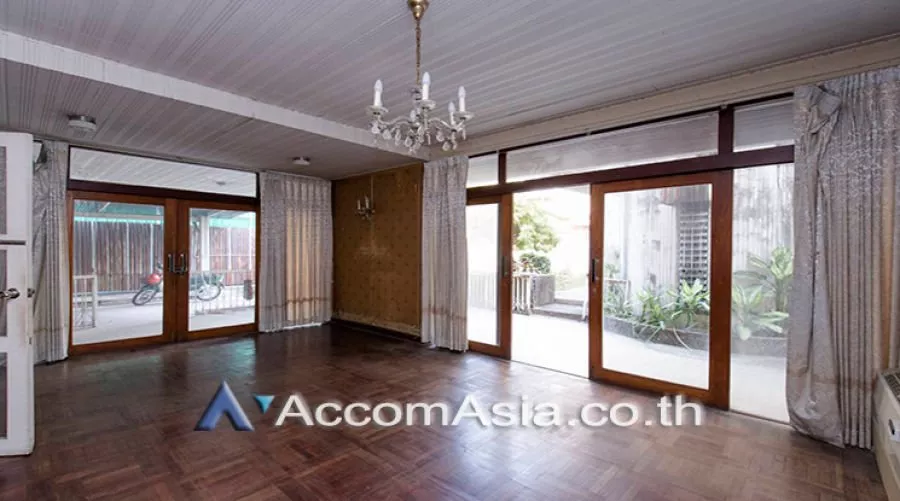 Home Office |  4 Bedrooms  House For Sale in Sukhumvit, Bangkok  near BTS Thong Lo (AA24176)