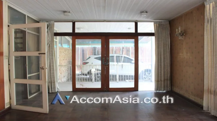 Home Office |  4 Bedrooms  House For Sale in Sukhumvit, Bangkok  near BTS Thong Lo (AA24176)