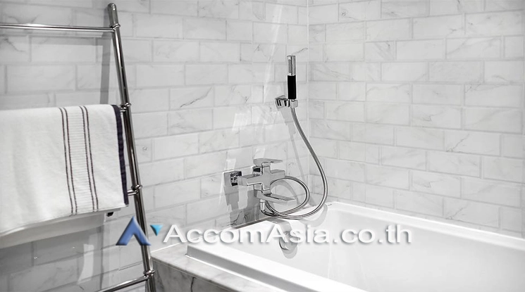 4  2 br Condominium For Sale in Silom ,Bangkok BTS Surasak at Nusa State Tower AA24186