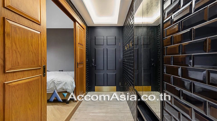 8  2 br Condominium For Sale in Silom ,Bangkok BTS Surasak at Nusa State Tower AA24186