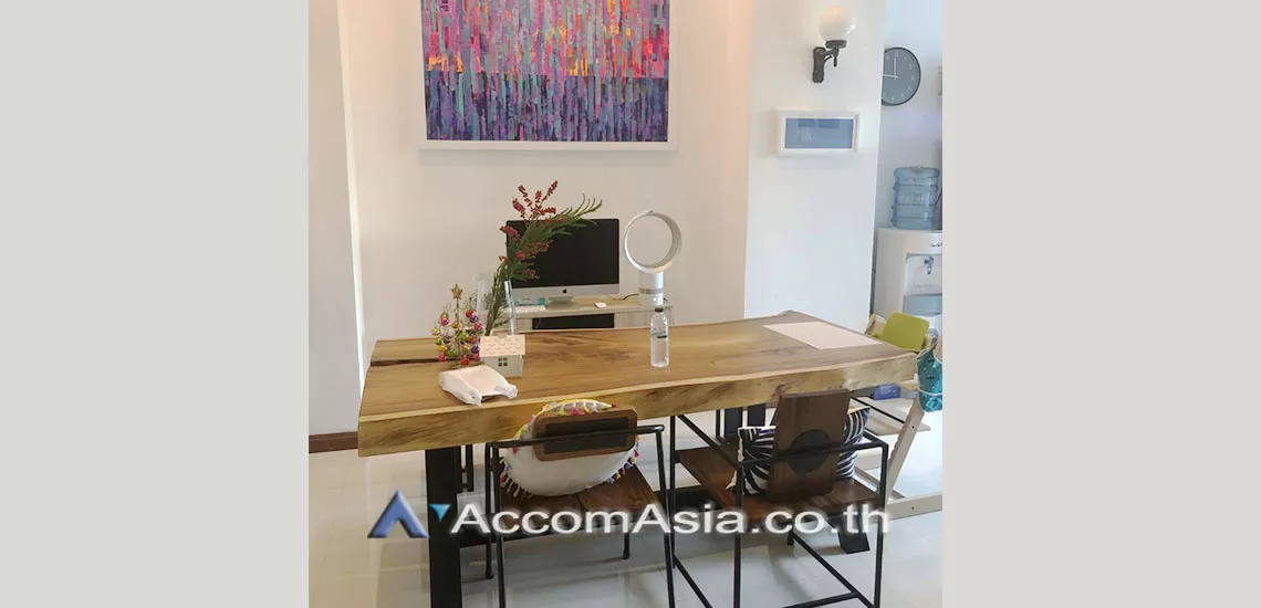 unit 3 Bedrooms  Townhouse For Rent & Sale in Sukhumvit, Bangkok  near BTS Phrom Phong (AA24205)
