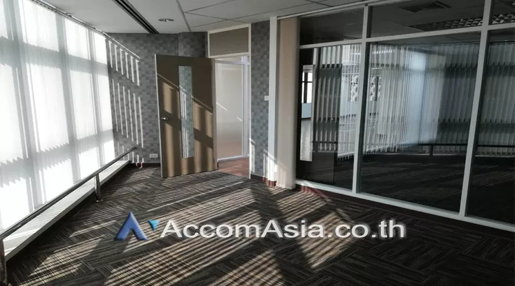 5  Office Space For Rent in Phaholyothin ,Bangkok MRT Phahon Yothin at Viwatchai Building AA24208